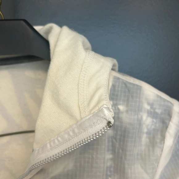 Lululemon Elemental bomber size 4 very rare in mint/newish condition - Picture 9 of 11